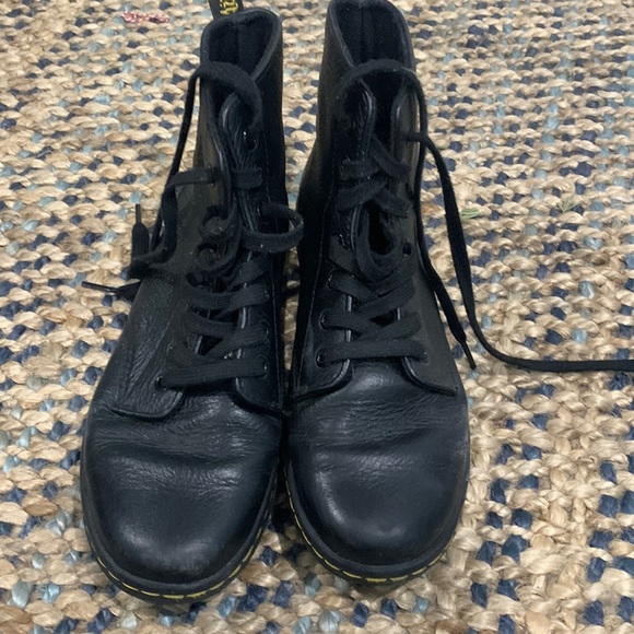 Dr. Martens Shoes - Dr . Martens Leyton size 7